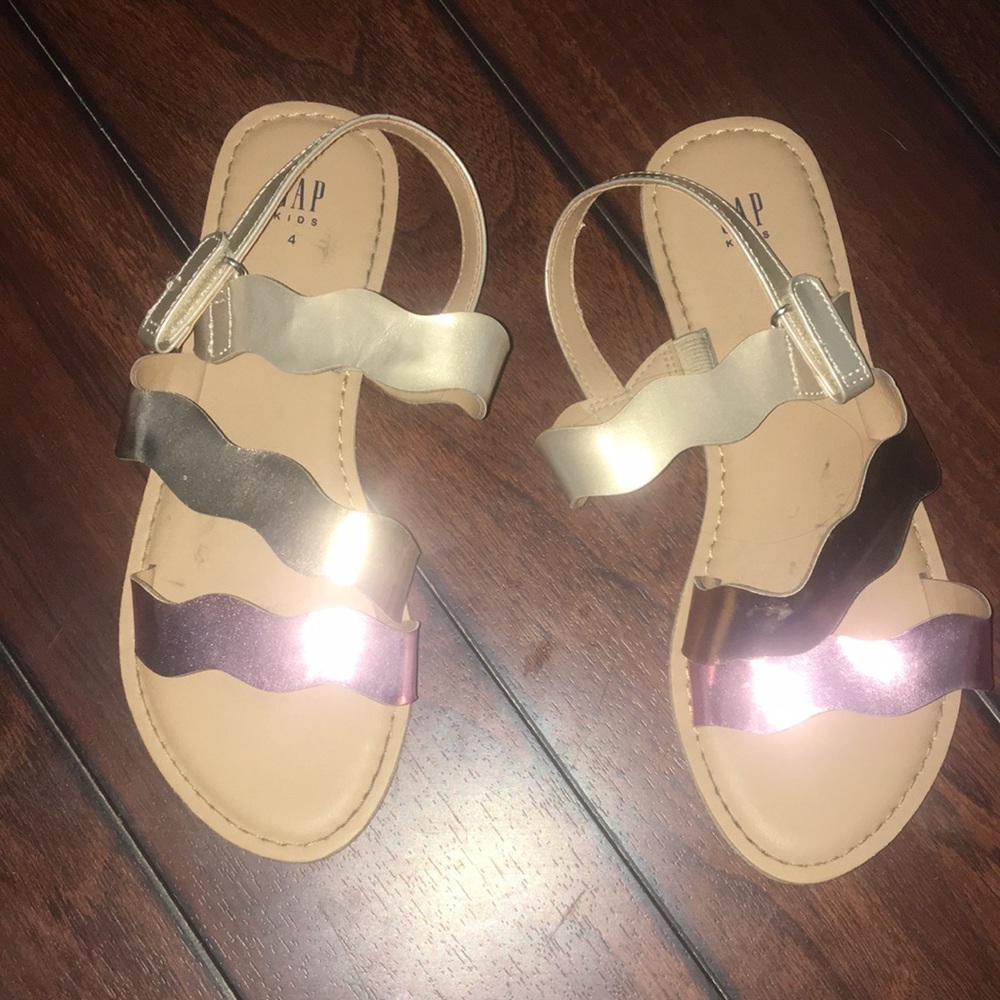 Girls sandals size 4 barely worn